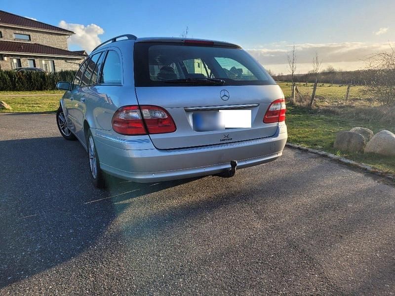 Gebraucht Mercedes E240 177 PS (130 kW) 2003 Silber Kombi