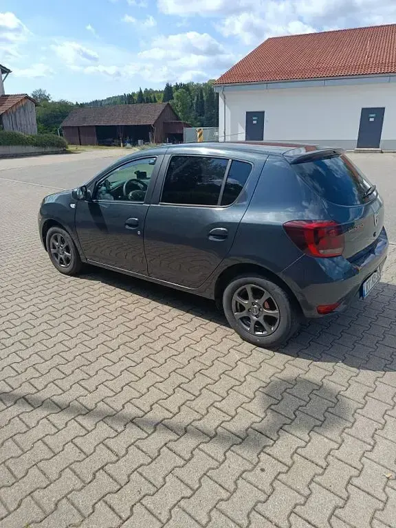 Gebraucht Dacia Sandero Comfort 101 PS (74 kW) 2020 Grau Limousine