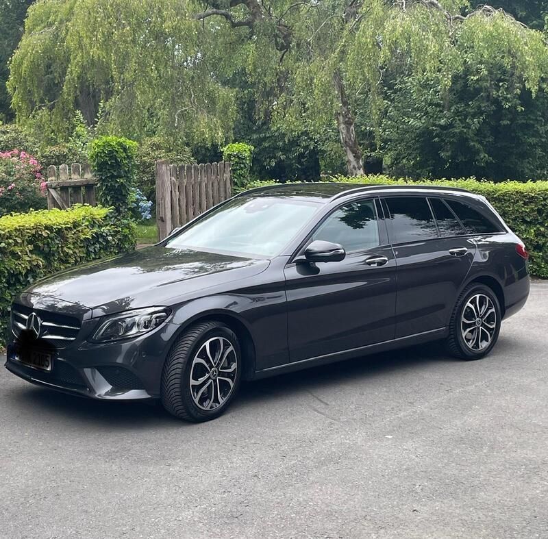 Grau Gebraucht 2019 Mercedes C300 Kombi | 25.990 € (Guter Preis) - Bild 1/4