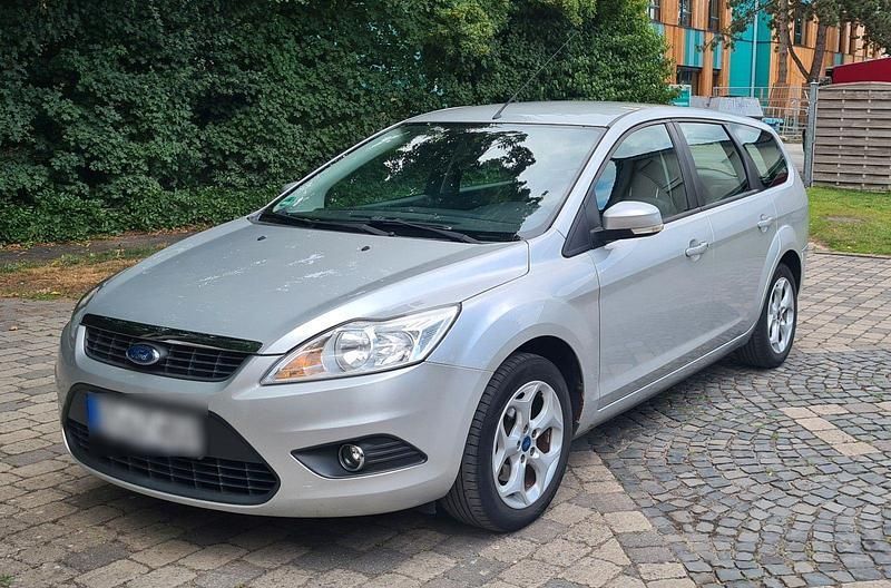 Silber Gebraucht 2010 Ford Focus Titanium Kombi | 2.200 € (Superpreis) - Bild 1/4
