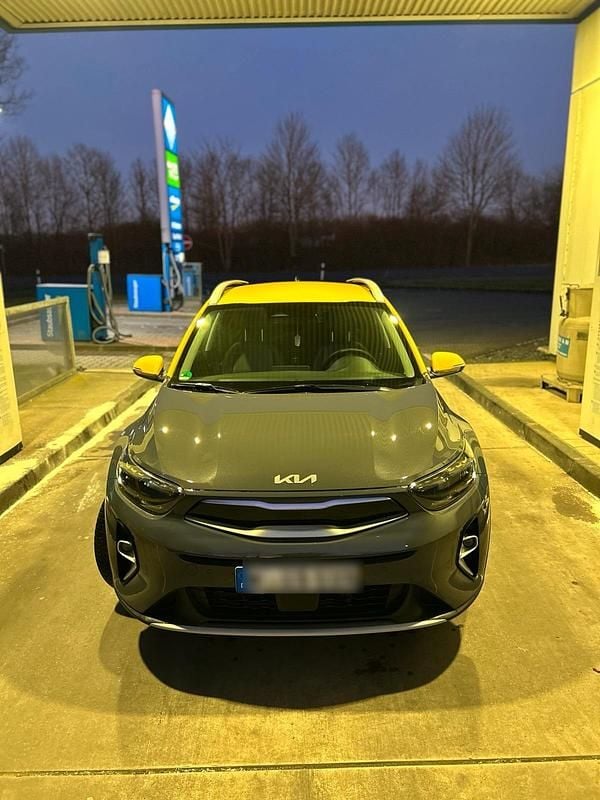 Grau Gebraucht 2023 Kia Stonic 2 SUV | 19.000 € (Superpreis) - Bild 1/4