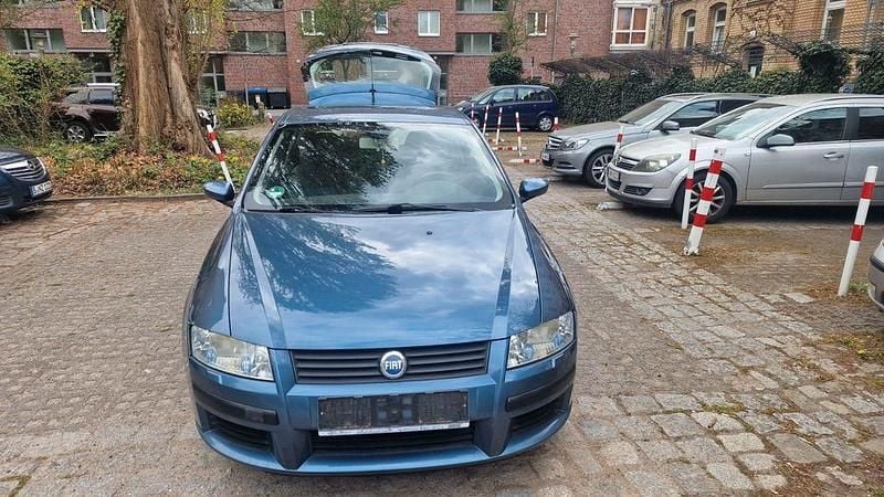 Gebraucht Fiat Stilo Dynamic 133 PS (97 kW) 2002 Blau Limousine