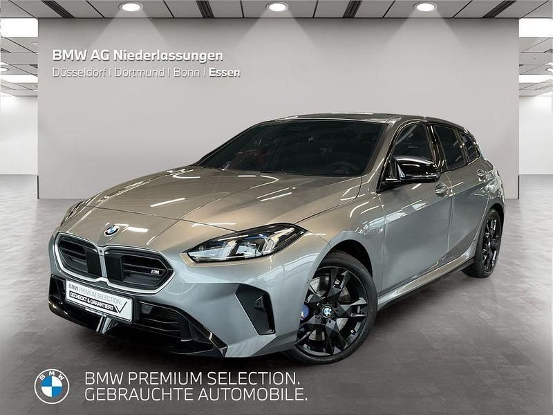 Grau Gebraucht 2024 BMW M135 M Sport Kleinwagen | 36.799 € (Superpreis) - Bild 1/4