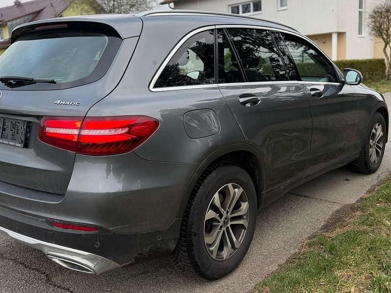 Gebraucht Mercedes GLC220 170 PS (125 kW) 2018 Selenitgrau  metalliclack SUV