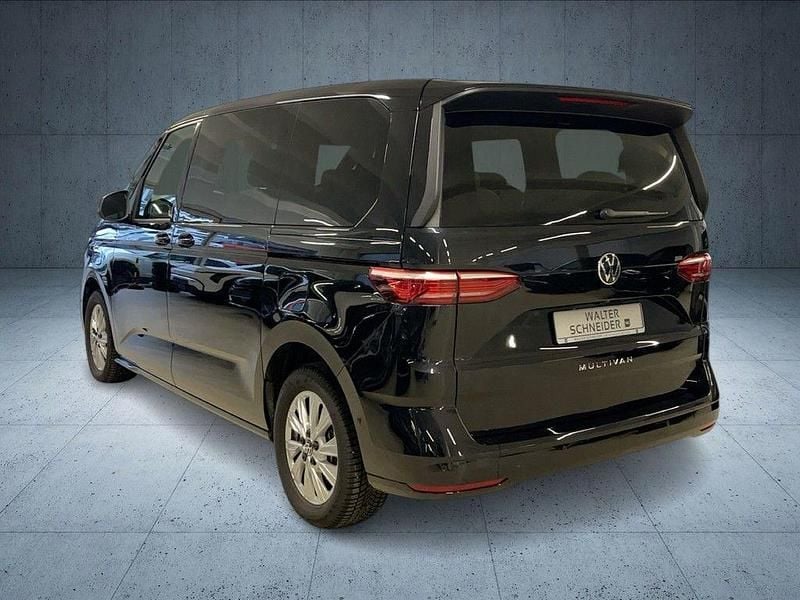 Second-hand VW Multivan Basis 150 CP (110 kW) 2025 Negru Monovolum