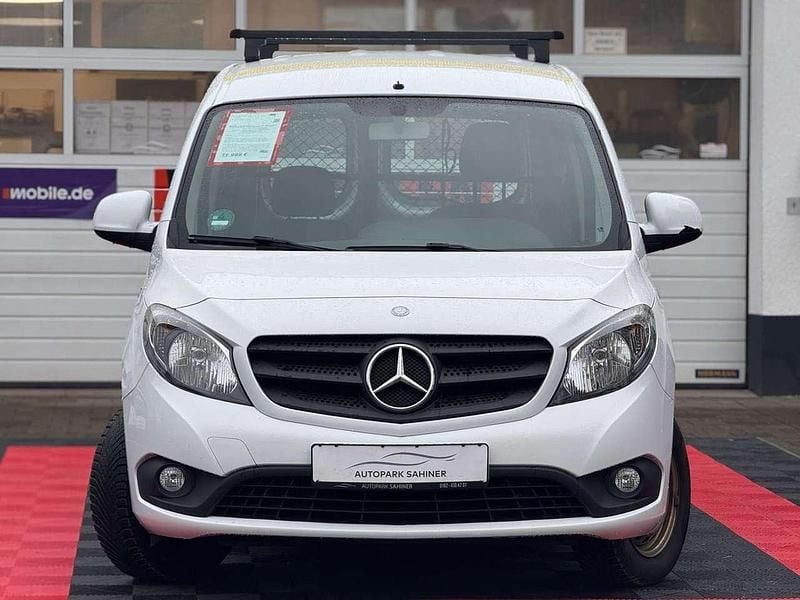 Gebraucht Mercedes Citan 111 110 PS (80 kW) 2018 Weiß Van / Kleinbus