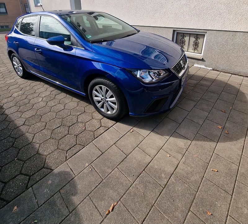 Blau Gebraucht 2018 Seat Ibiza Kleinwagen | 10.599 € (Guter Preis) - Bild 1/4