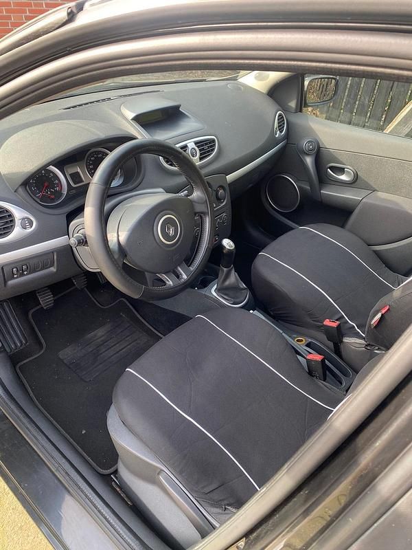 Gebraucht Renault Clio III 101 PS (74 kW) 2008 Schwarz Kleinwagen