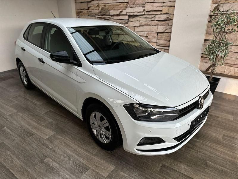 Weiß Gebraucht 2021 VW Polo Trendline Limousine | 9.390 € (Guter Preis) - Bild 1/4