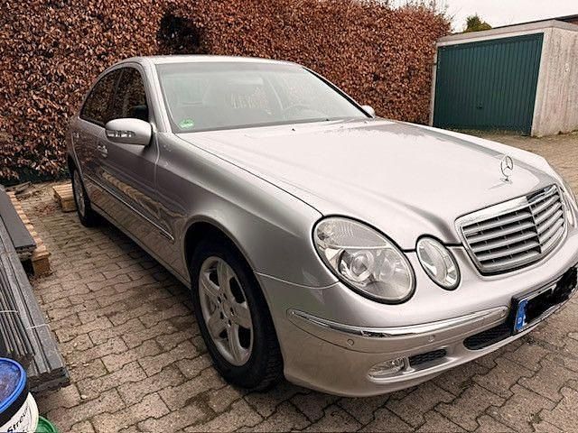 Gebraucht Mercedes E200 Elegance 163 PS (119 kW) 2004 Silber Limousine