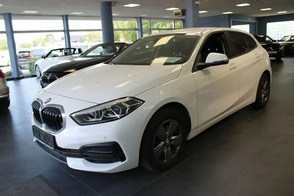 Gebraucht BMW 118 Advantage 136 PS (100 kW) 2022 Weiß Limousine