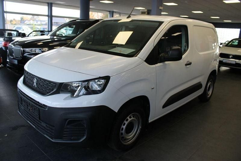Gebraucht Peugeot Partner 76 PS (55 kW) 2021 Weiß Van / Kleinbus