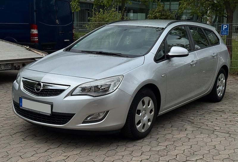 Usata Opel Astra 95 CV (69 kW) 2012 Argento Station wagon