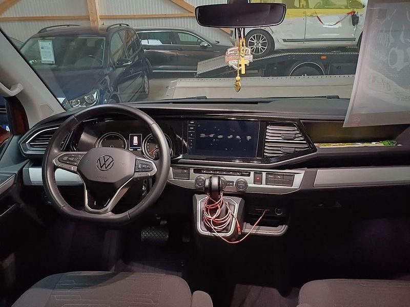 Gebraucht VW Multivan Comfortline 150 PS (110 kW) 2021 Rot Van