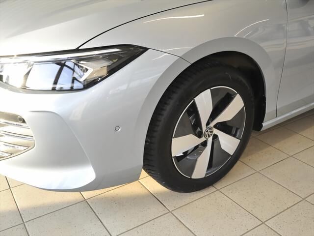 Gebraucht VW Passat Business 150 PS (110 kW) 2024 Andere farbe Kombi