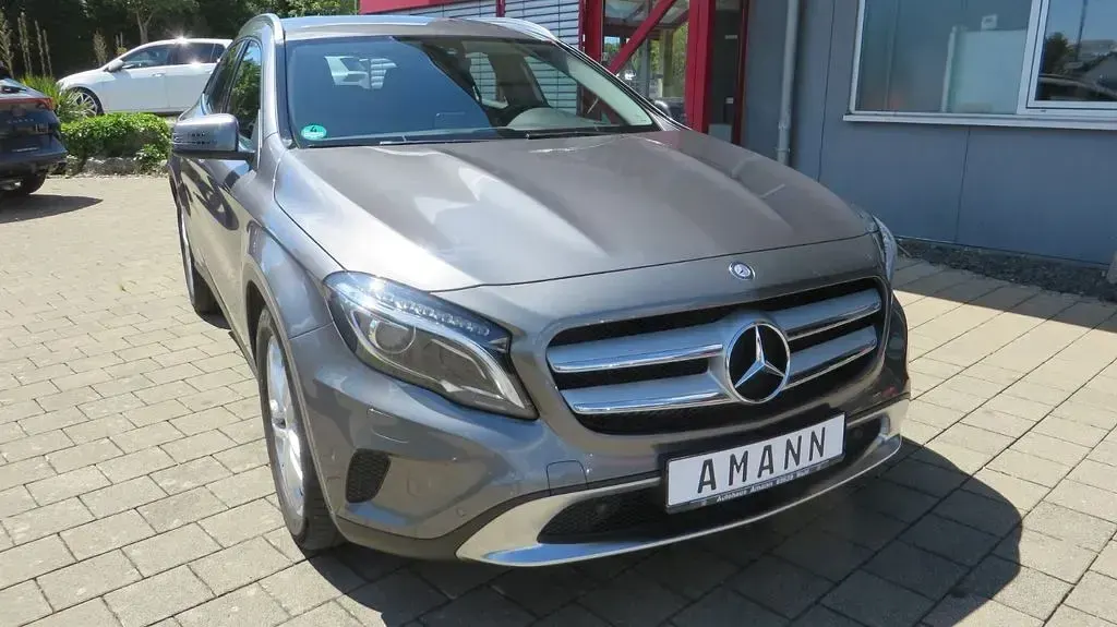 Gebraucht Mercedes GLA200 156 PS (114 kW) 2016 Grau SUV