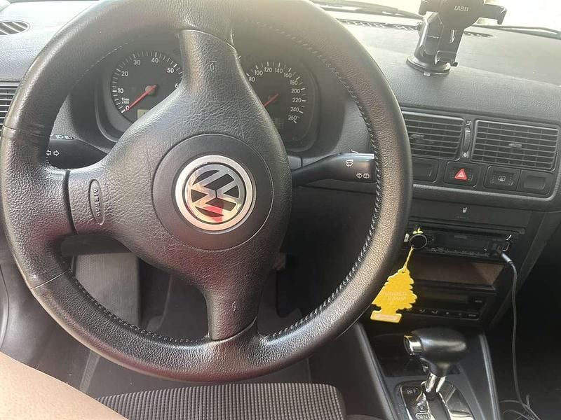 Silber Gebraucht 2002 VW Golf IV Kleinwagen | 2.000 € (Guter Preis) - Bild 1/4