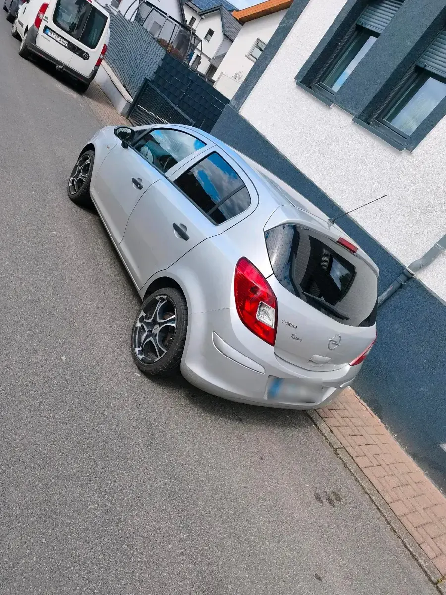 Gebraucht Opel Corsa 80 PS (58 kW) 2009 Silber Kleinwagen