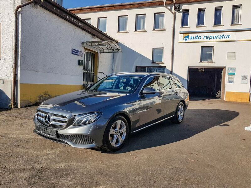 Gebraucht Mercedes E220 194 PS (142 kW) 2018 Grau metallic Kombi