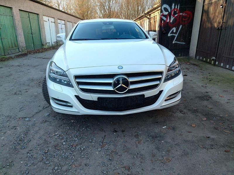 Weiß Gebraucht 2013 Mercedes CLS350 Coupé | 15.000 € (Teuer) - Bild 1/4