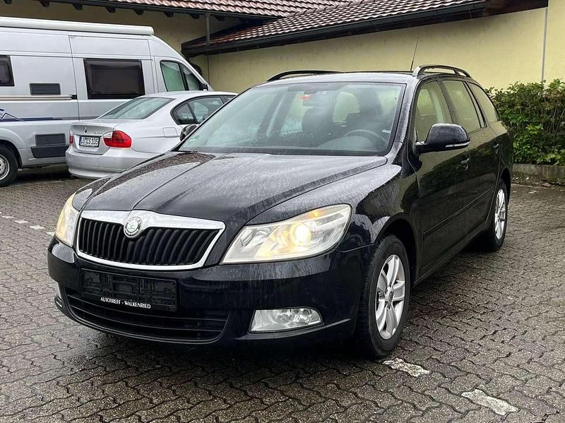 Schwarz Gebraucht 2010 Skoda Octavia Elegance Kombi | 2.800 € - Bild 1/4