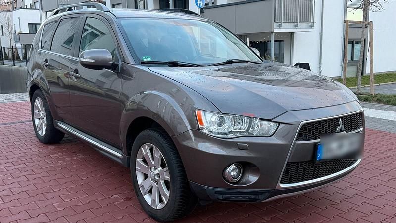 Gold Gebraucht 2012 Mitsubishi Outlander Intense SUV | 6.400 € (Fairer Preis) - Bild 1/4