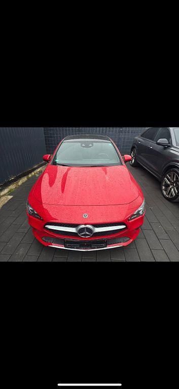 Rot Gebraucht 2019 Mercedes CLA200 Shooting Brake Kombi | 20.499 € (Guter Preis) - Bild 1/4