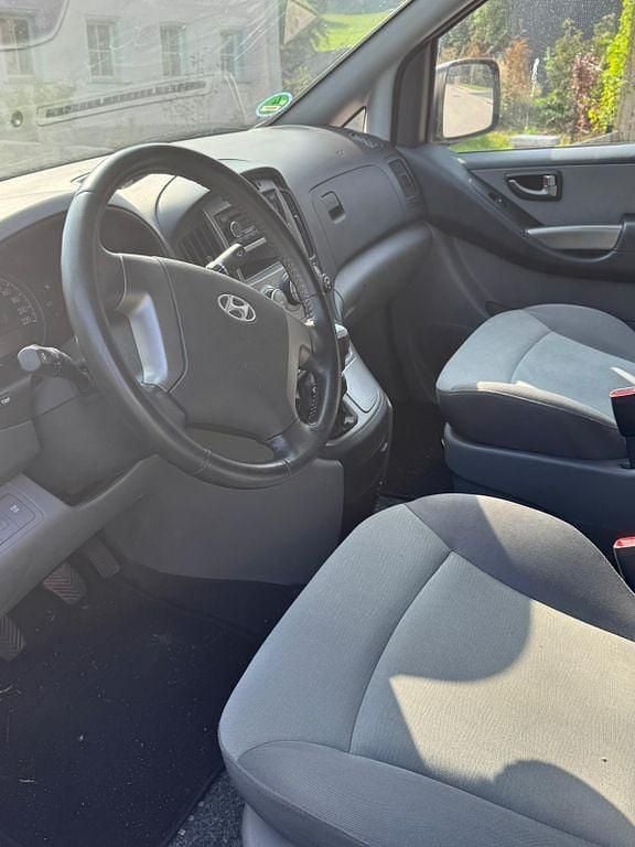Schwarz Gebraucht 2009 Hyundai H-1 Van / Kleinbus | 9.800 € (Fairer Preis) - Bild 1/4