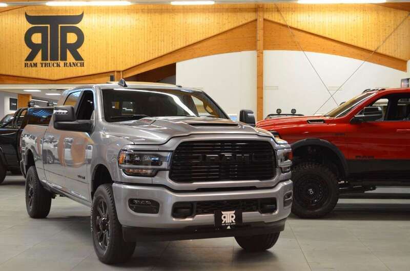 Gebraucht Dodge Ram 416 PS (305 kW) 2023 Billet silver Pickup