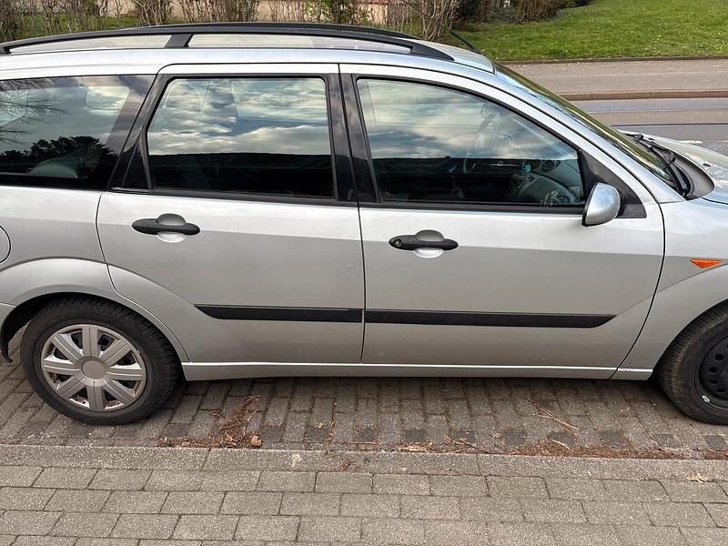 Gebraucht Ford Focus 100 PS (73 kW) 2002 Silber Kombi