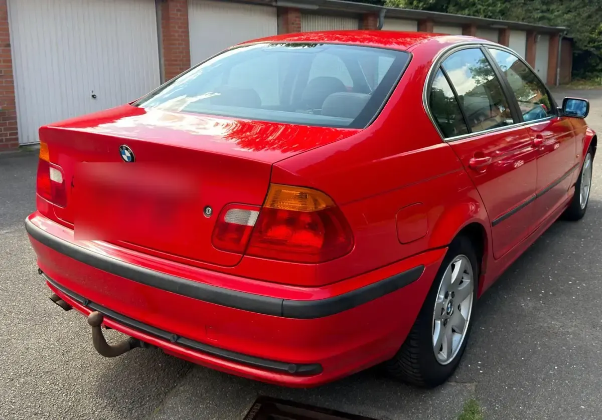 Gebraucht BMW 323 170 PS (125 kW) 2000 Rot Limousine