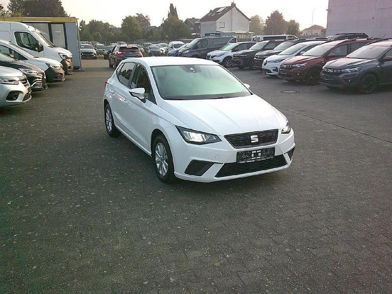 "candy" weiss Gebraucht 2024 Seat Ibiza Style Limousine | 18.900 € (Fairer Preis) - Bild 1/4