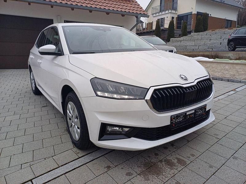Neu Skoda Fabia Essence 80 PS (58 kW) 2025 Weiß Limousine