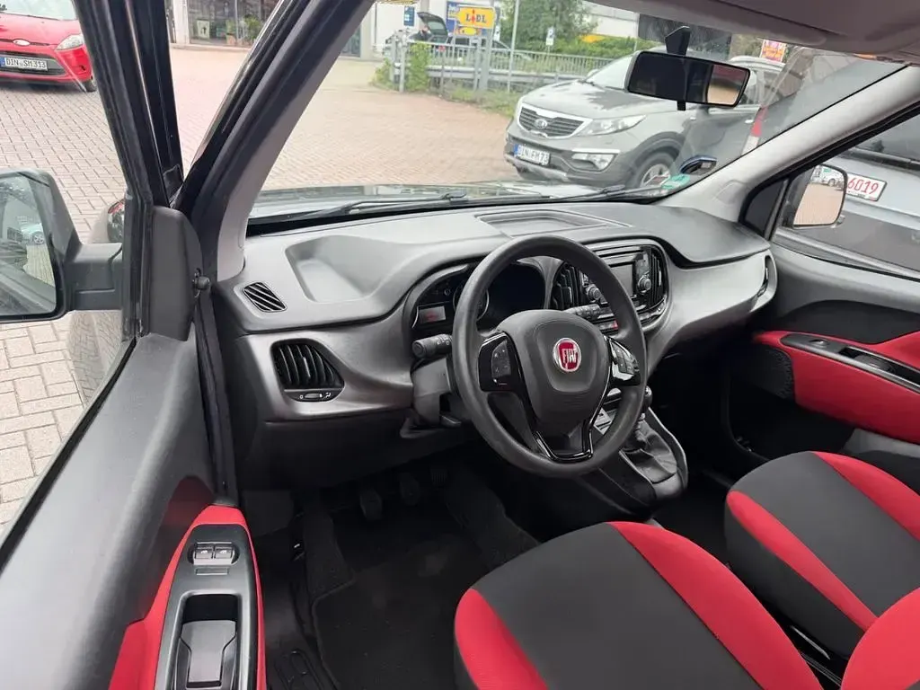 Gebraucht Fiat Doblò Lounge 120 PS (88 kW) 2016 Schwarz Van / Kleinbus