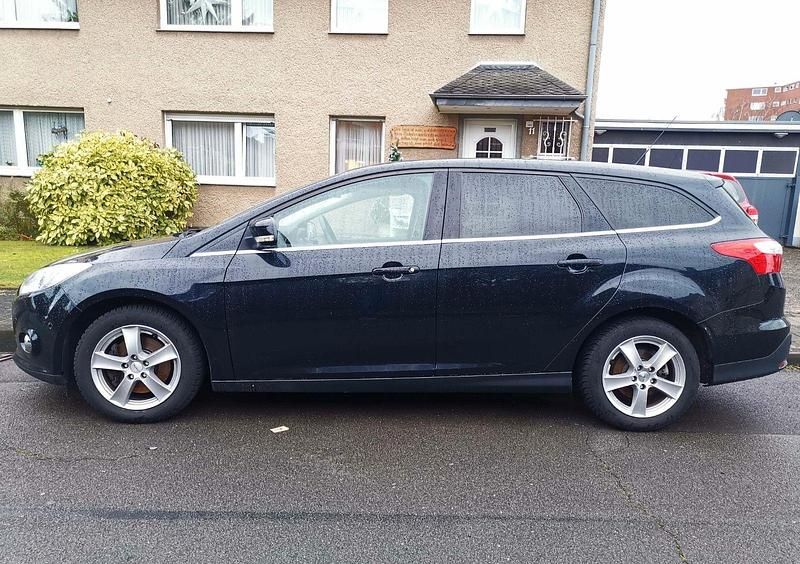 Gebraucht Ford Focus Titanium 182 PS (133 kW) 2014 Schwarz Kombi