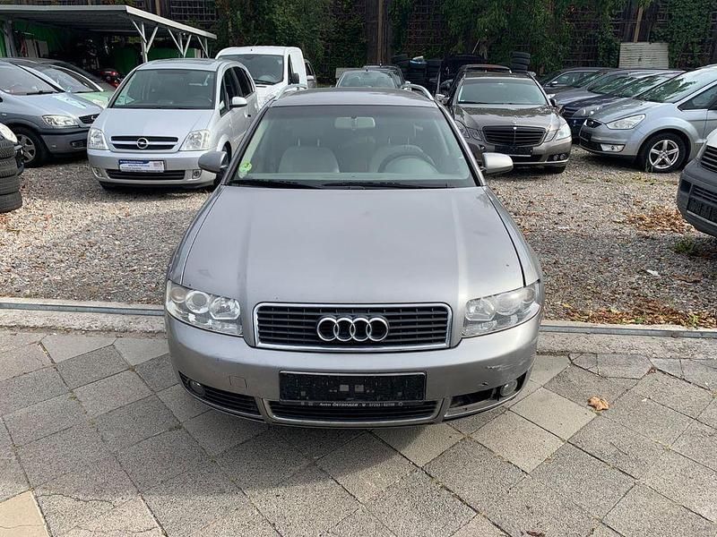 Grau Gebraucht 2003 Audi A4 Kombi | 1.400 € - Bild 1/4