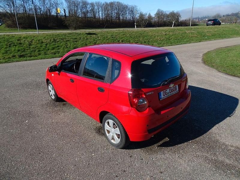 Gebraucht Chevrolet Aveo 84 PS (61 kW) 2009 Rot Kleinwagen