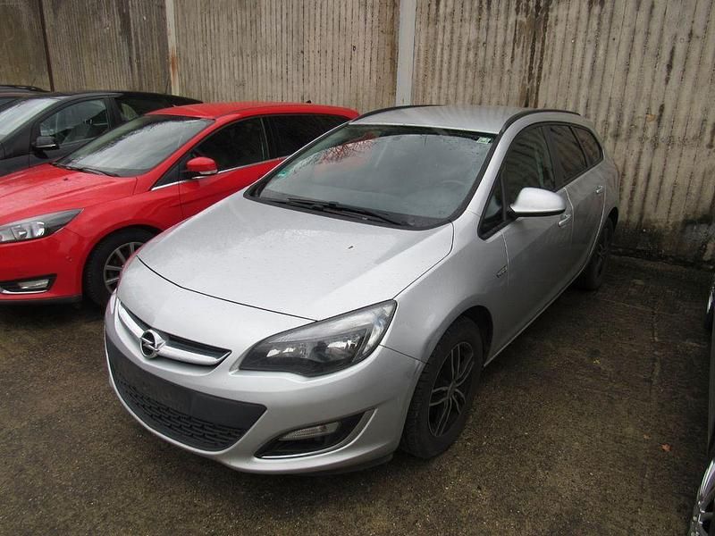 Gebraucht Opel Astra Edition 110 PS (80 kW) 2013 Silber Kombi