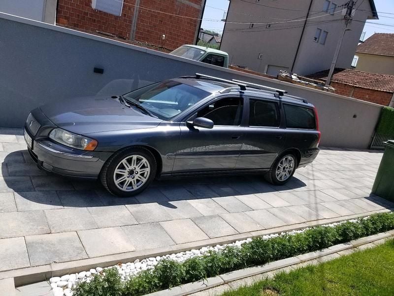 Grau Gebraucht 2006 Volvo V70 Kombi | 5.800 € - Bild 1/4