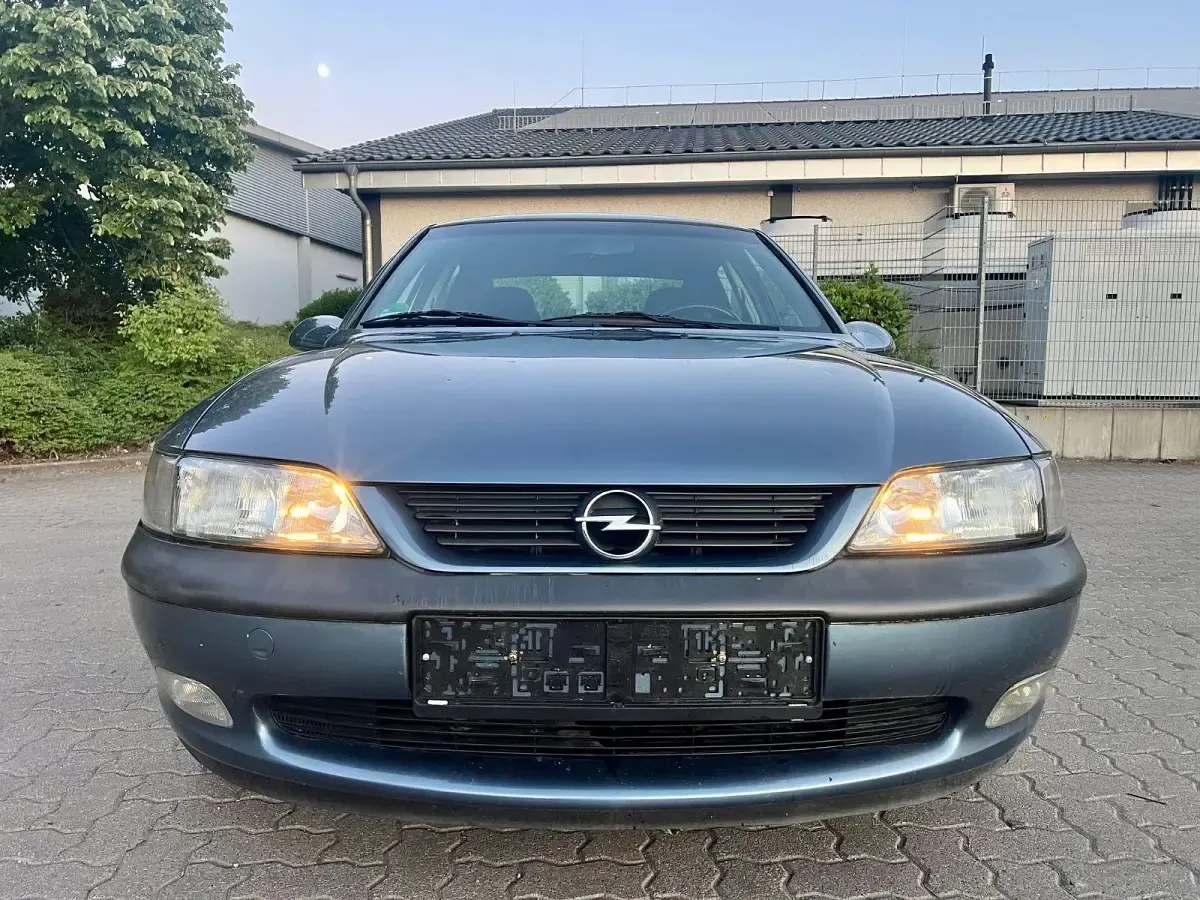 Gebraucht Opel Vectra 116 PS (85 kW) 1998 Blau Limousine