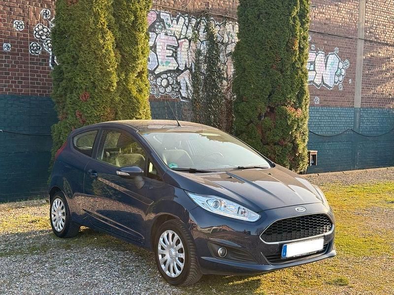 Gebraucht Ford Fiesta Celebration 60 PS (44 kW) 2016 Blau Kleinwagen