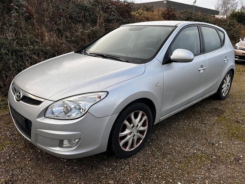 Silber Gebraucht 2008 Hyundai i30 Style Limousine | 1.500 € (Superpreis) - Bild 1/4