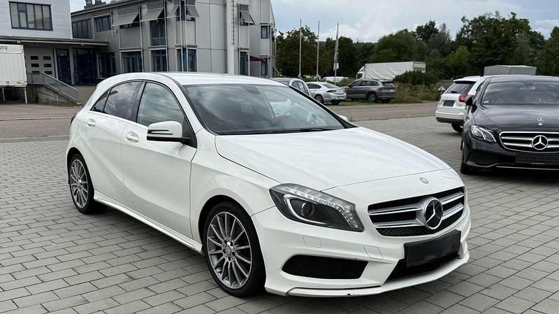 Weiß Gebraucht 2013 Mercedes A180 Kleinwagen | 10.499 € (Fairer Preis) - Bild 1/4