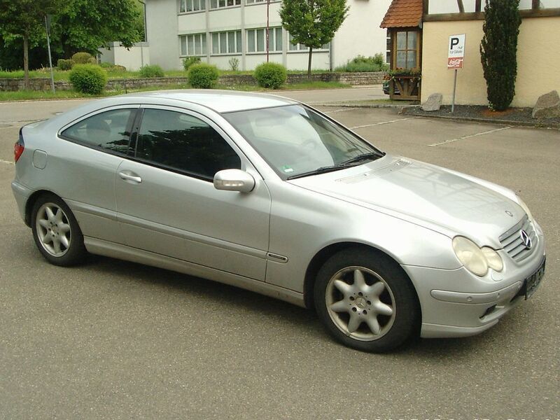 Silber Gebraucht 2003 Mercedes CL220 Coupé | 2.500 € - Bild 1/4