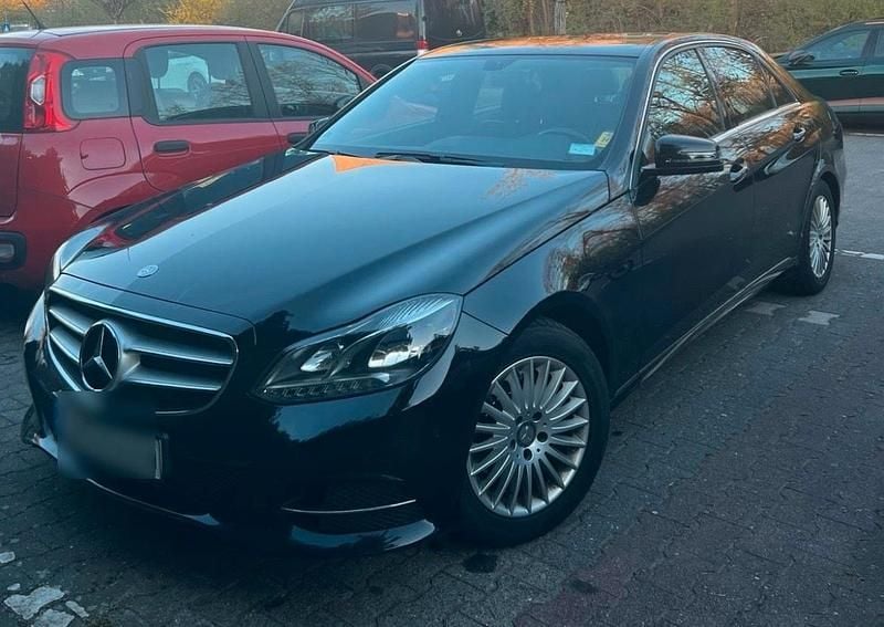 Schwarz Gebraucht 2015 Mercedes E200 Limousine | 10.800 € (Superpreis) - Bild 1/4