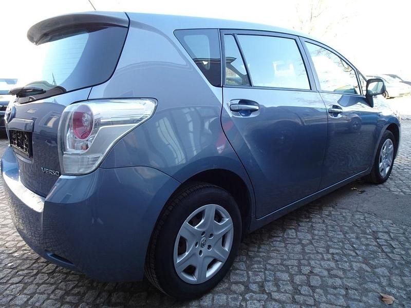 Gebraucht Toyota Verso Basis 132 PS (97 kW) 2012 Grau Van / Kleinbus