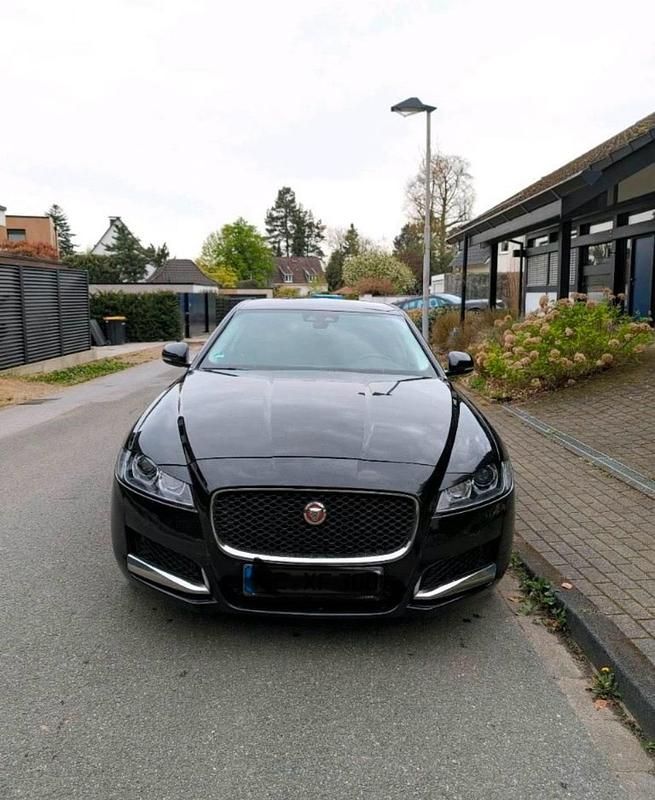 Schwarz Gebraucht 2017 Jaguar XF Prestige Limousine | 11.000 € - Bild 1/4
