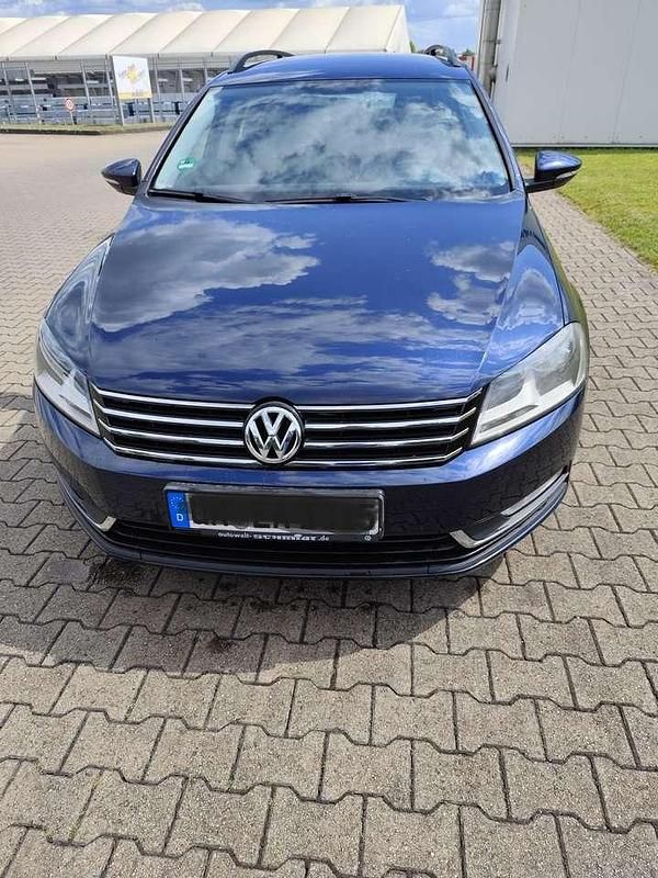Blau Gebraucht 2011 VW Passat Trendline Kombi | 4.500 € (Guter Preis) - Bild 1/4