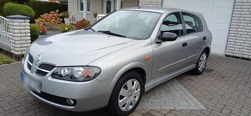 Silber Gebraucht 2003 Nissan Almera Kombi | 4.850 € (Teuer) - Bild 1/4