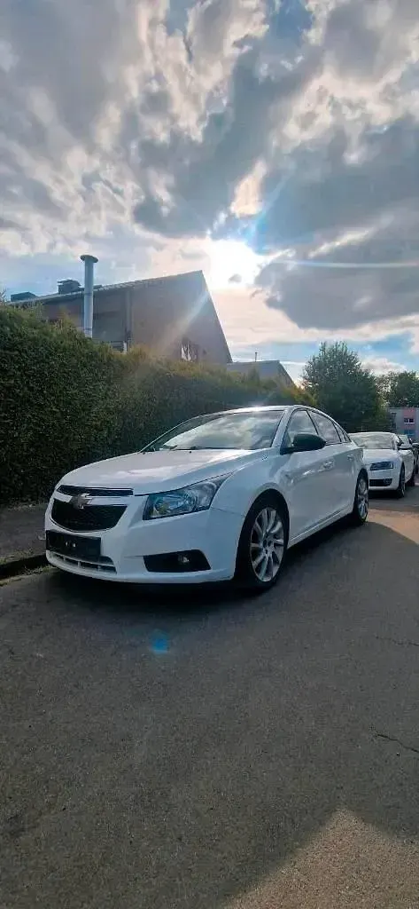 Gebraucht Chevrolet Cruze 163 PS (119 kW) 2013 Weiß Limousine